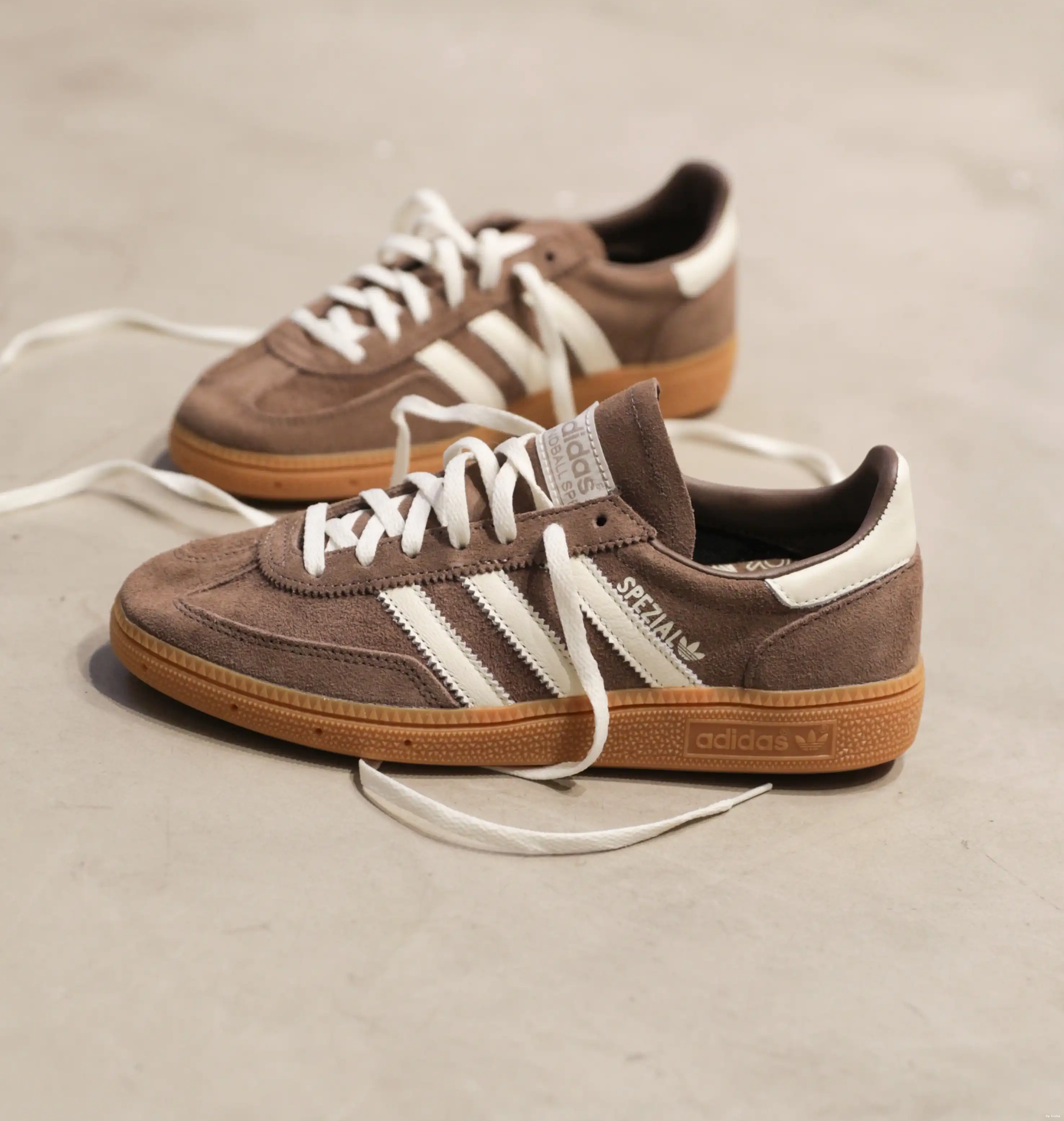 Strata Gum Earth Spezial adidas W Handball 0617